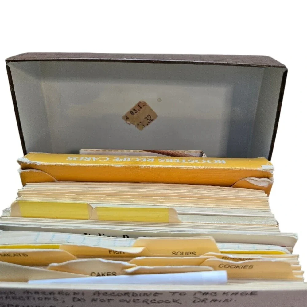 VTG Autumn Thanksgiving‎ Tin Recipe Box Syndicate Mfg Fall Leaves MCM